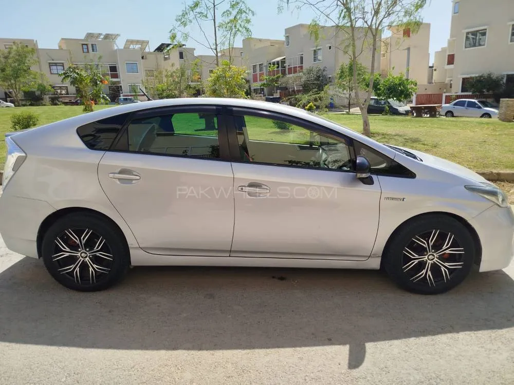 Toyota Prius 2015 for Sale in Karachi Image-1