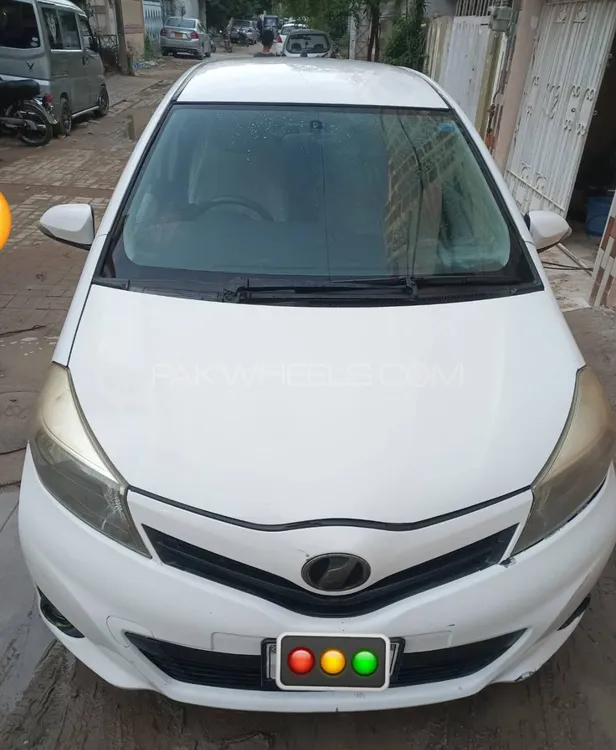 Toyota Vitz 2013 for Sale in Karachi Image-1