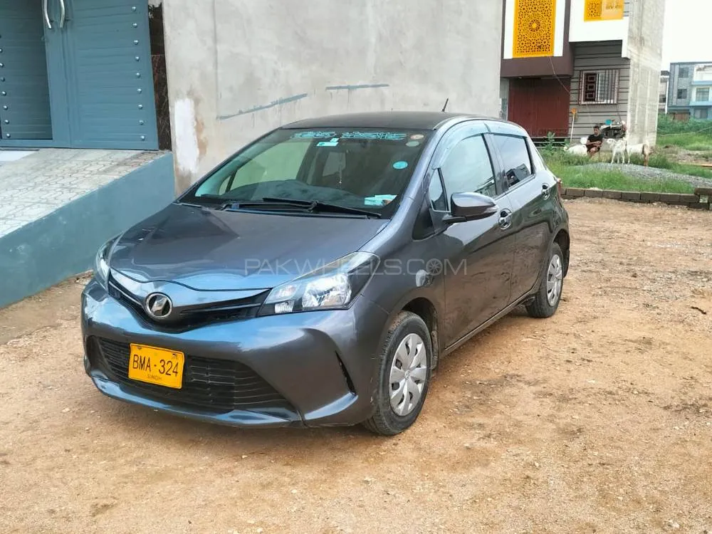 Toyota Vitz 2015 for Sale in Karachi Image-1