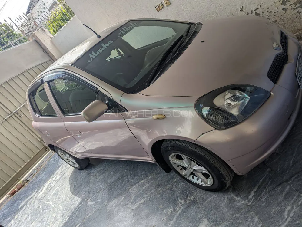 Toyota Vitz 2000 for Sale in Multan Image-1