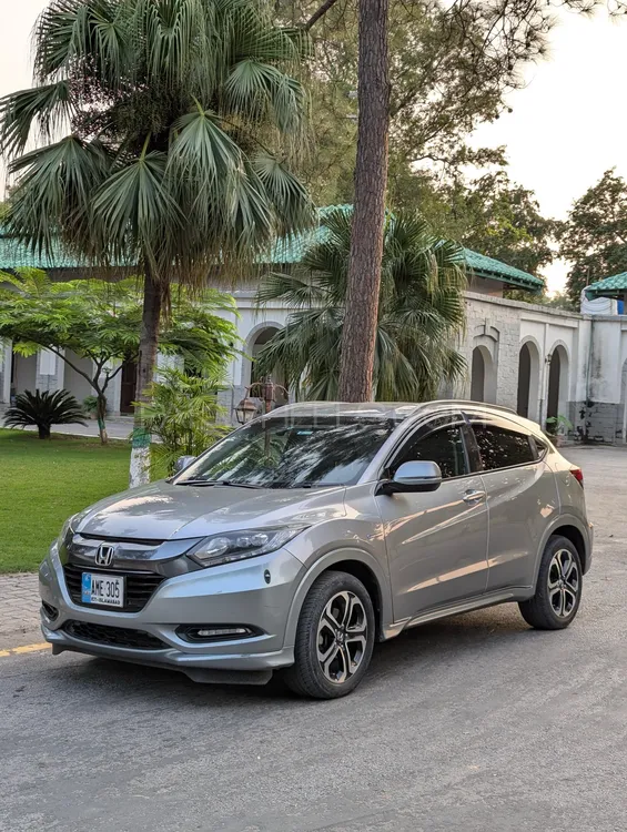 Honda Vezel 2015 for Sale in Rawalpindi Image-1