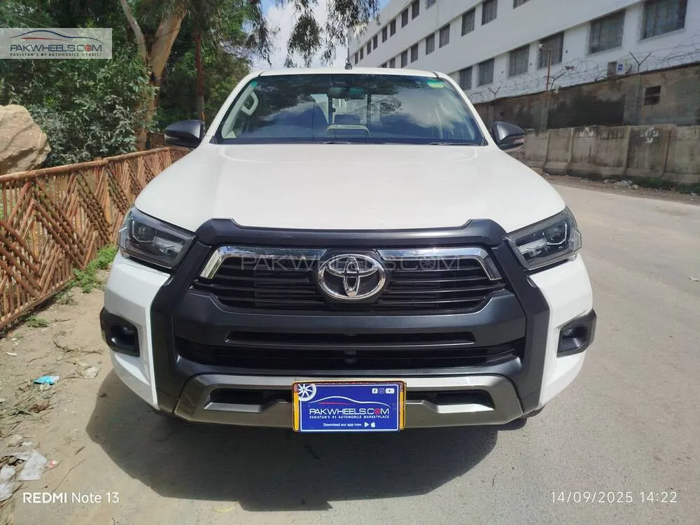 Toyota Hilux 2023 for Sale in Karachi Image-1