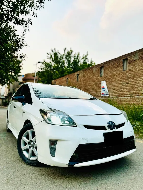 Toyota Prius 2013 for Sale in Lahore Image-1