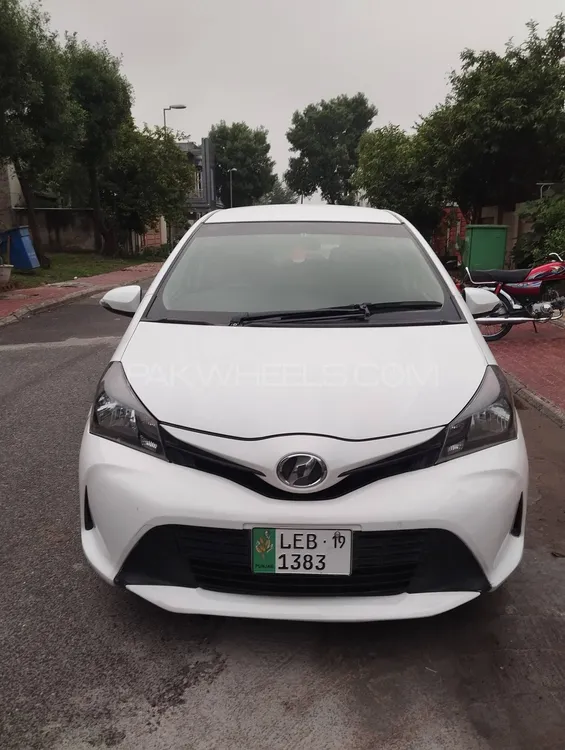 Toyota Vitz 2015 for Sale in Lahore Image-1