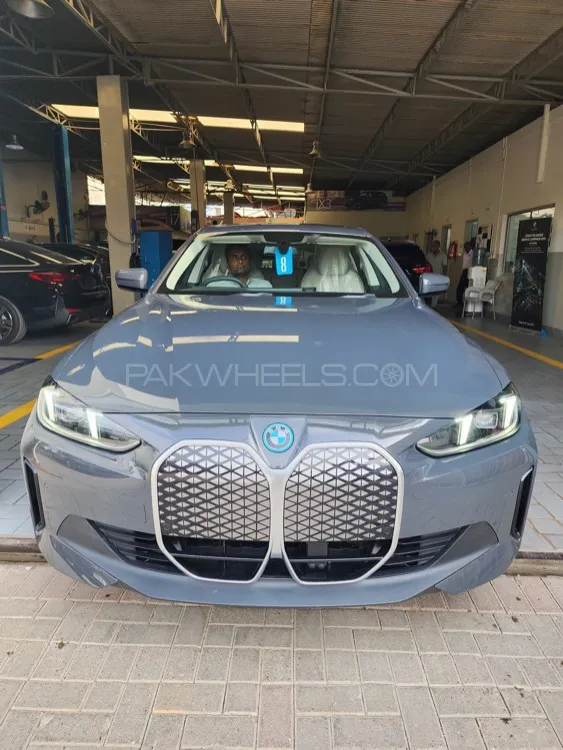 بی ایم ڈبلیو آئی 4 2025 for Sale in کراچی بی ایم ڈبلیو آئی 4 2025 for Sale in کراچی Image-3
