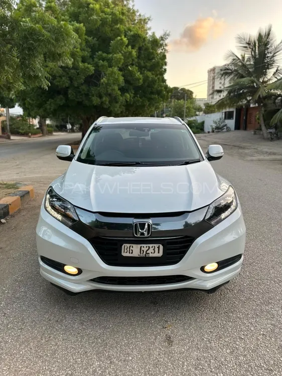Honda Vezel 2015 for Sale in Karachi Image-1