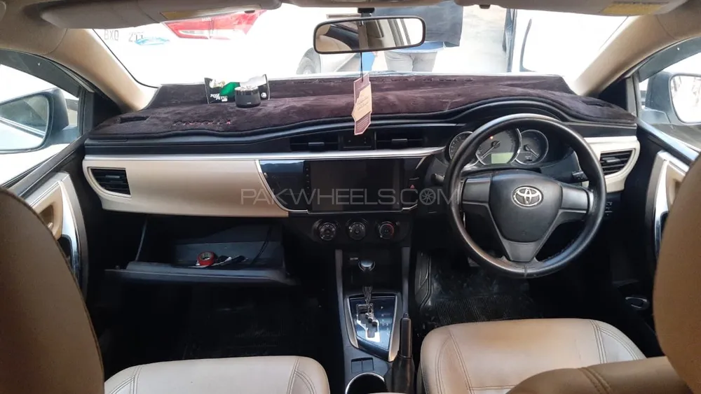 Toyota Corolla 2016 for Sale in Karachi Image-1
