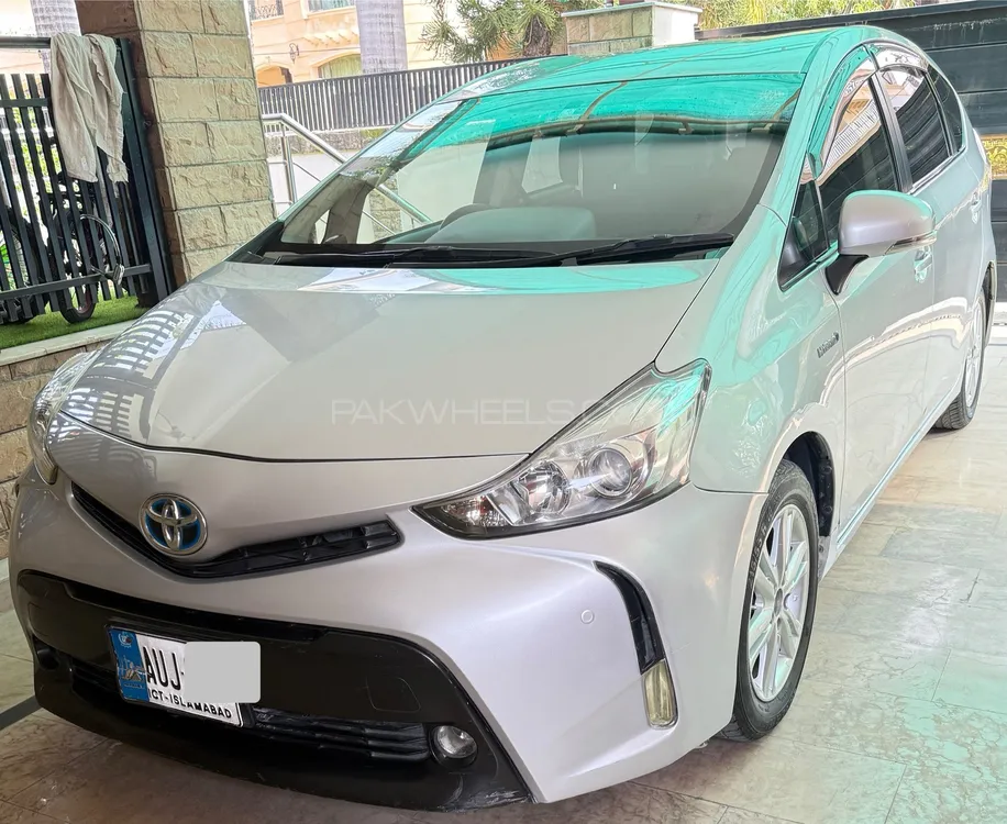 Toyota Prius Alpha 2017 for Sale in Islamabad Image-1