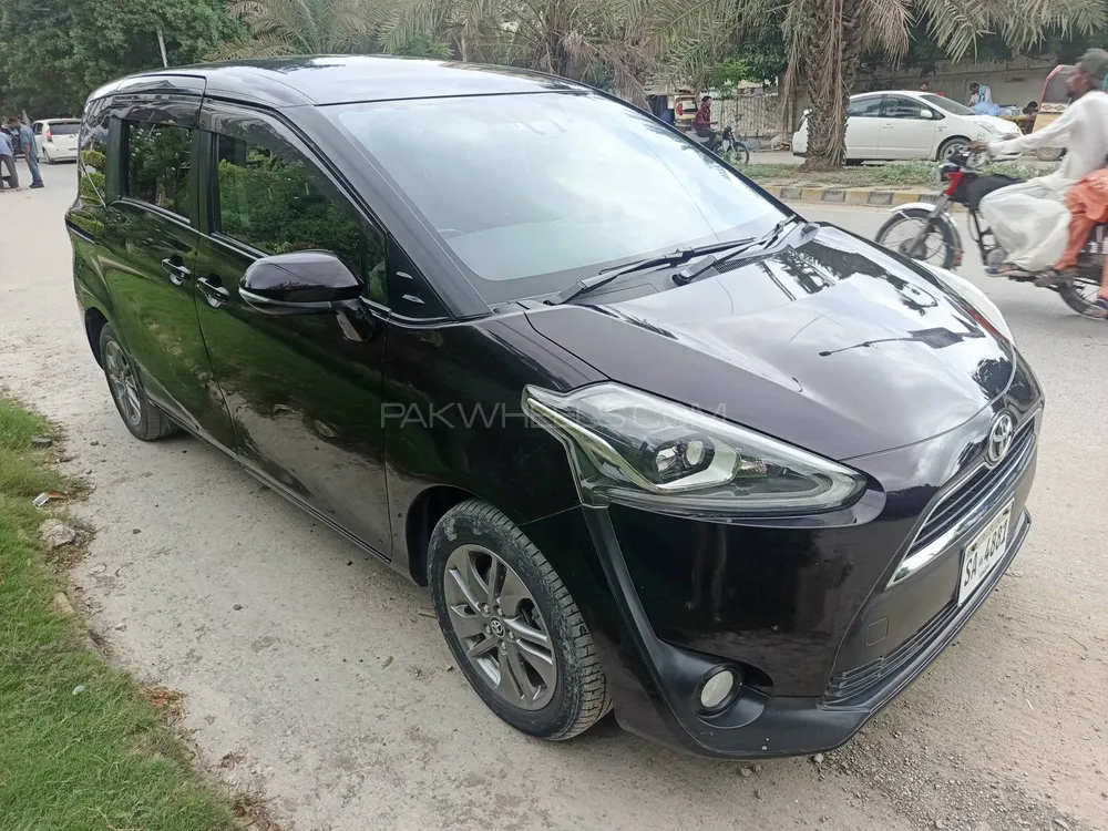 Toyota Sienta 2018 for Sale in Karachi Image-1