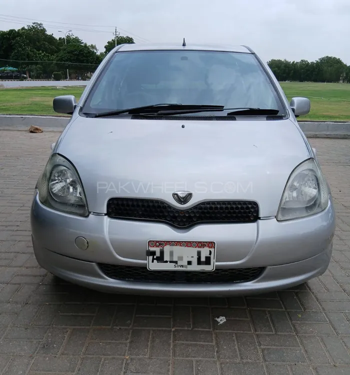 Toyota Vitz 2000 for Sale in Karachi Image-1