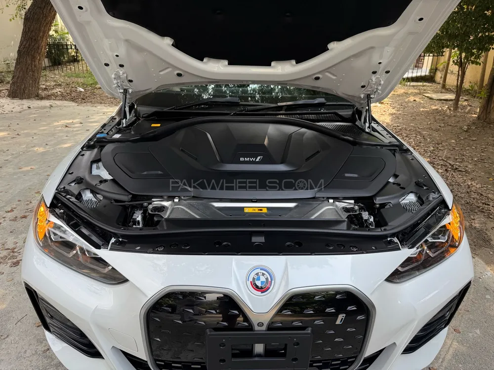 BMW i4 2022 for Sale in Lahore BMW i4 2022 for Sale in Lahore Image-5