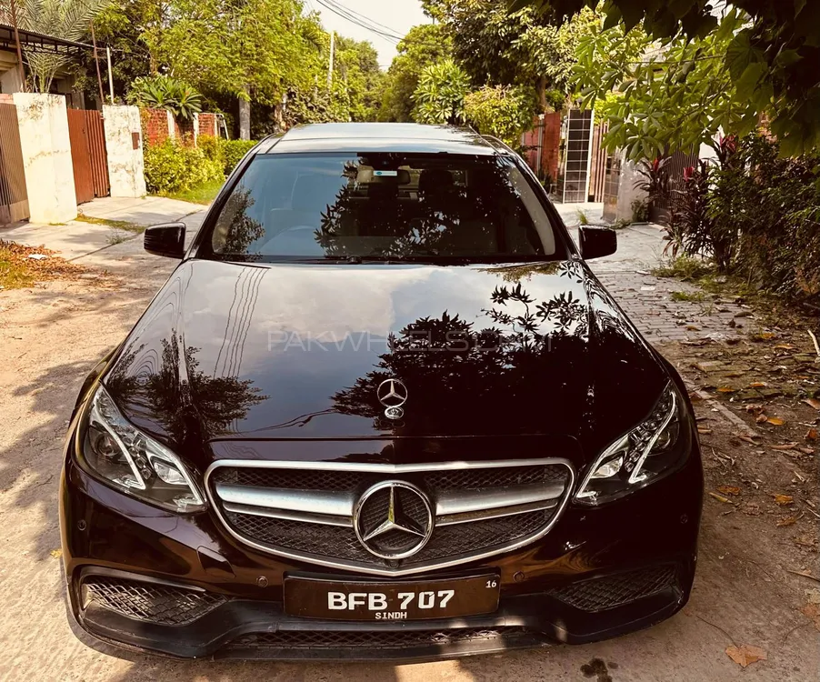 Mercedes Benz E Class 2010 for Sale in Lahore Image-1