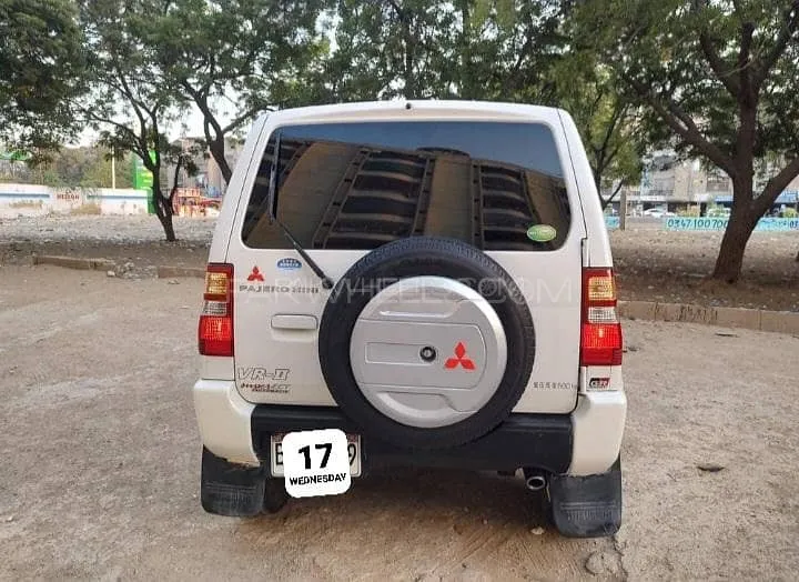 Mitsubishi Pajero Mini 2011 for Sale in Karachi Image-1