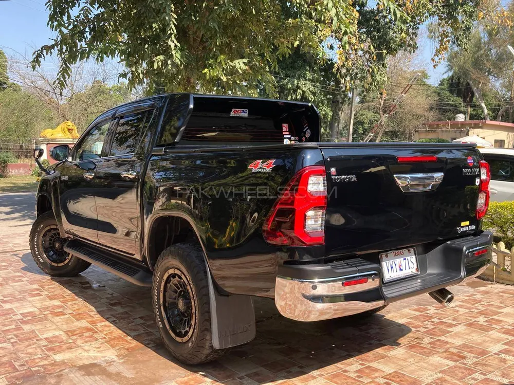 Toyota Hilux 2021 for Sale in Sialkot Image-1