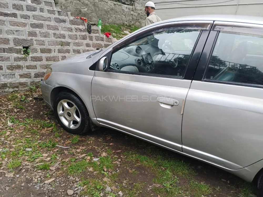 Toyota Platz 2000 for Sale in Lahore Toyota Platz 2000 for Sale in Lahore Image-9