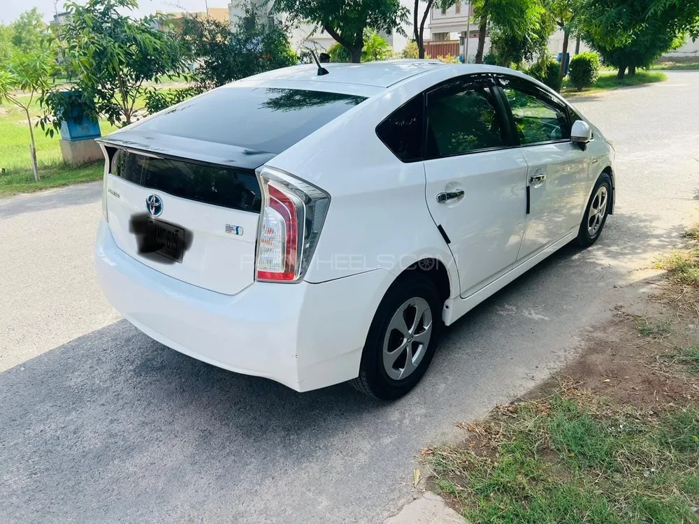 Toyota Prius 2014 for Sale in Multan Toyota Prius 2014 for Sale in Multan Image-2