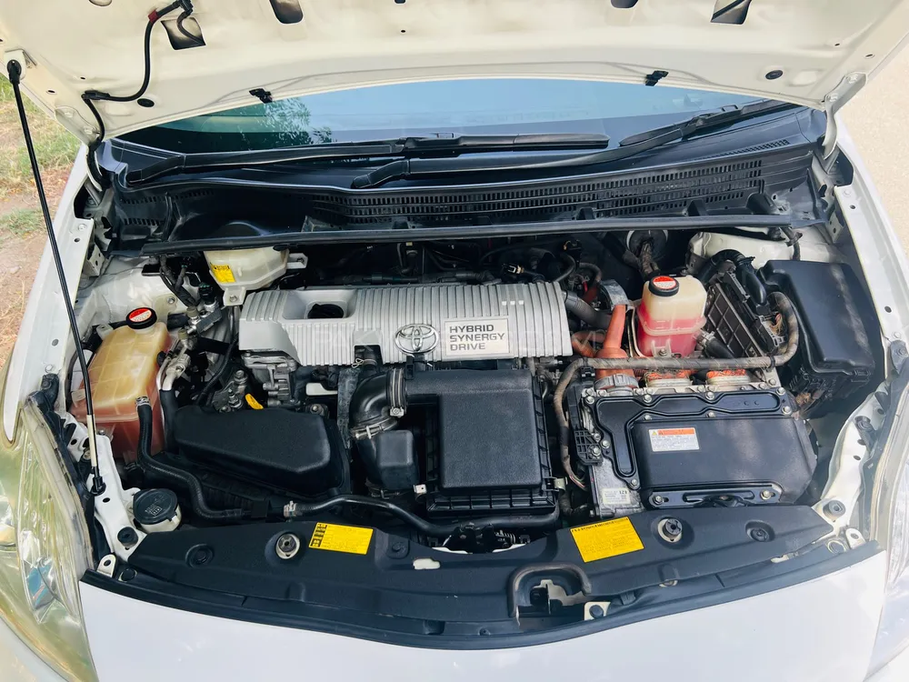 Toyota Prius 2014 for Sale in Multan Toyota Prius 2014 for Sale in Multan Image-8