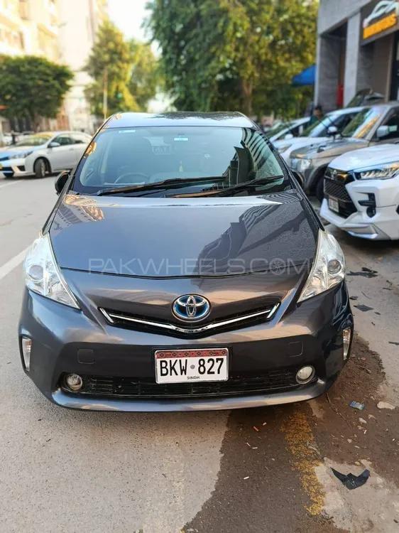 Toyota Prius Alpha 2014 for Sale in Karachi Image-1