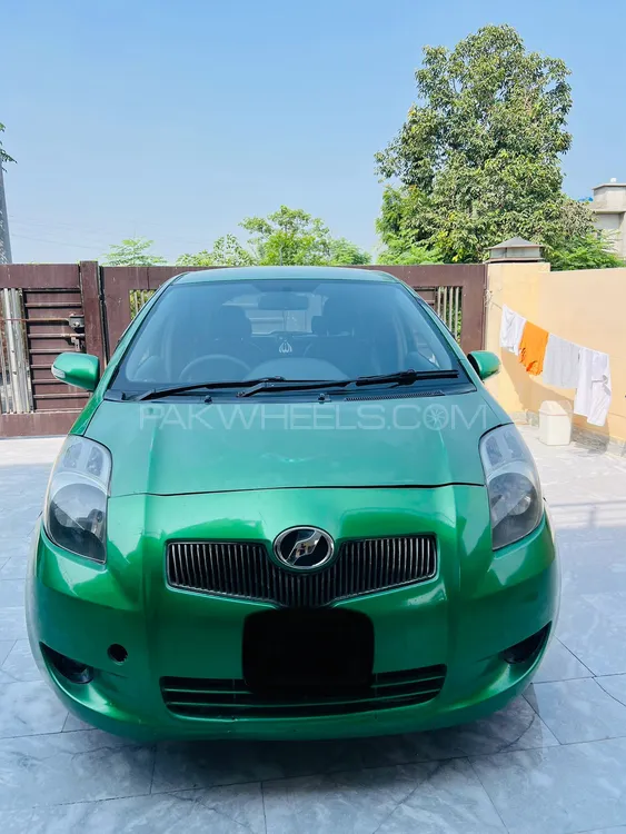 Toyota Vitz 2005 for Sale in Lahore Image-1