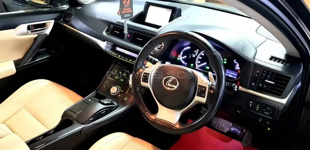 Lexus CT200h 2011 for Sale in Karachi Image-1