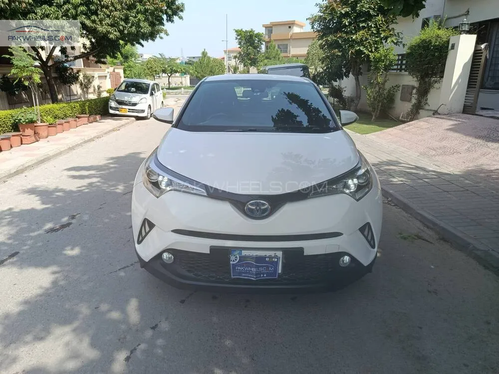 Toyota C-HR 2017 for Sale in Islamabad Image-1