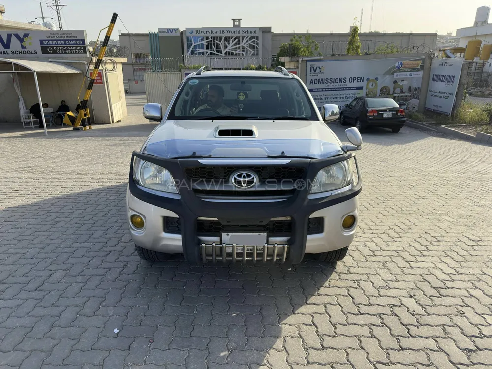 Toyota Hilux 2011 for Sale in Islamabad Image-1