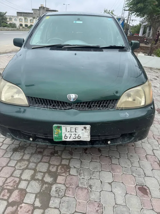 Toyota Platz 2000 for Sale in Lahore Image-1