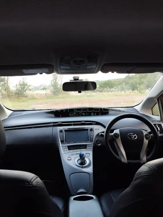 Toyota Prius 2013 for Sale in Islamabad Image-1