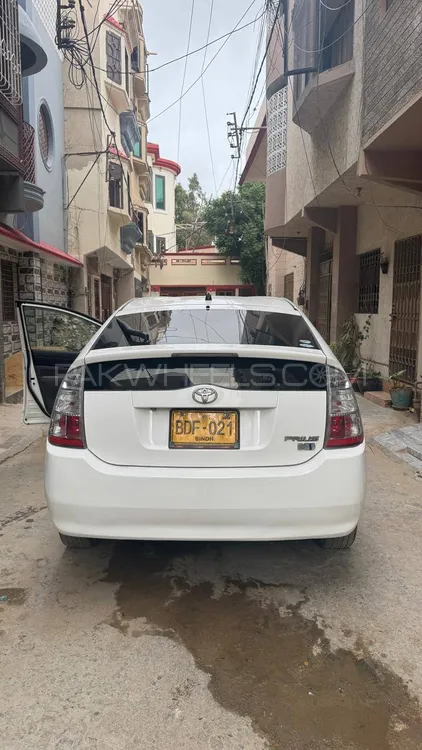 Toyota Prius 2011 for Sale in Karachi Image-1