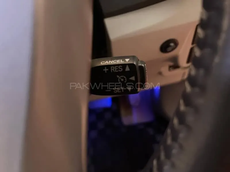 Toyota Prius 2009 for Sale in Islamabad Image-1