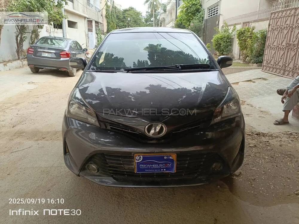 Toyota Vitz 2015 for Sale in Karachi Image-1