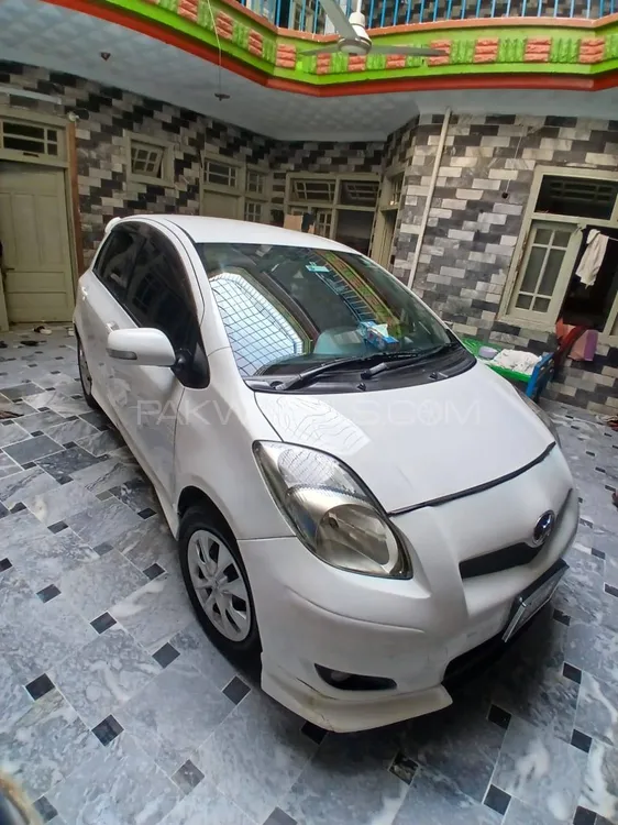 Toyota Vitz 2010 for Sale in Peshawar Image-1