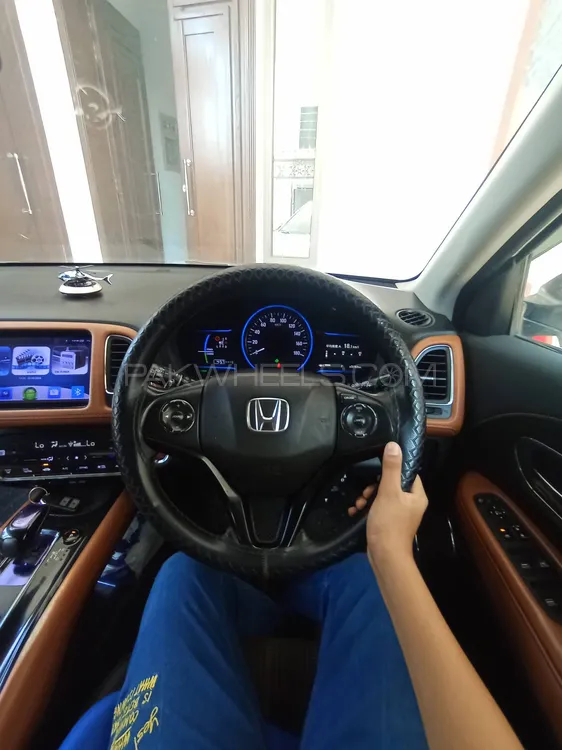 Honda Vezel 2016 for Sale in Sahiwal Image-1