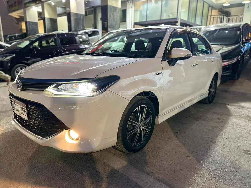 Toyota Corolla Axio 2017 for Sale in Karachi Image-1