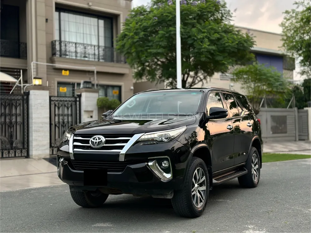 Toyota Fortuner 2018 for Sale in Lahore Image-1