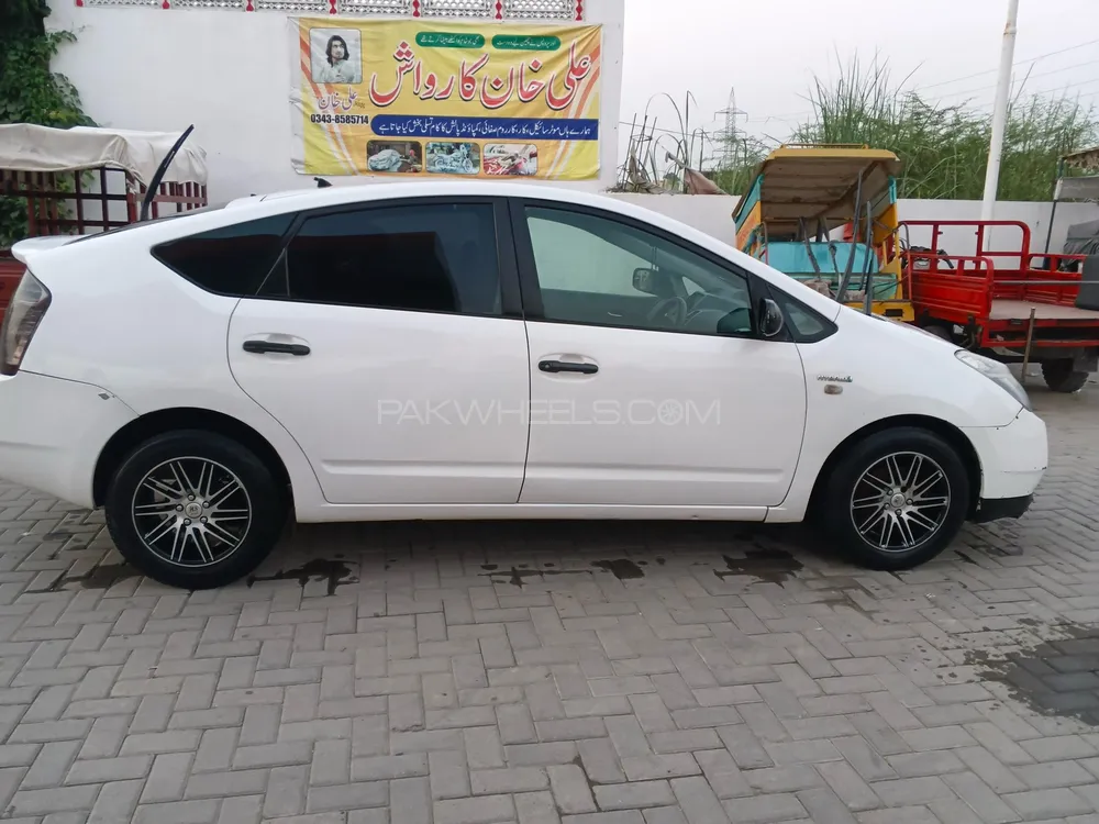 Toyota Prius 2012 for Sale in Gujrat Image-1