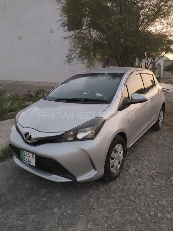 Toyota Vitz 2015 for Sale in Vehari Image-1