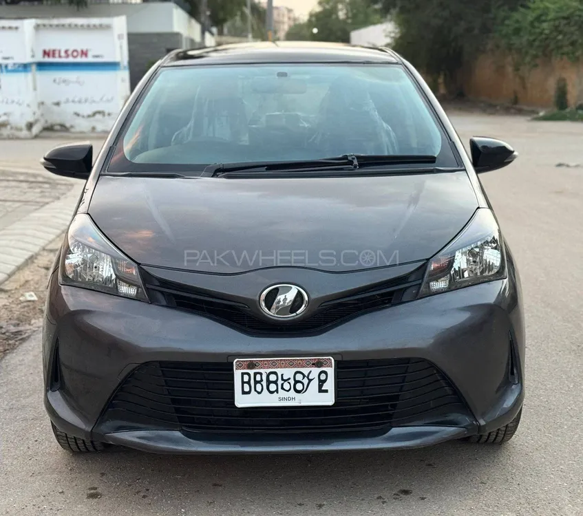 Toyota Vitz 2015 for Sale in Karachi Image-1