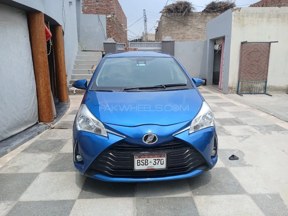 Toyota Vitz 2017 for Sale in Okara Image-1