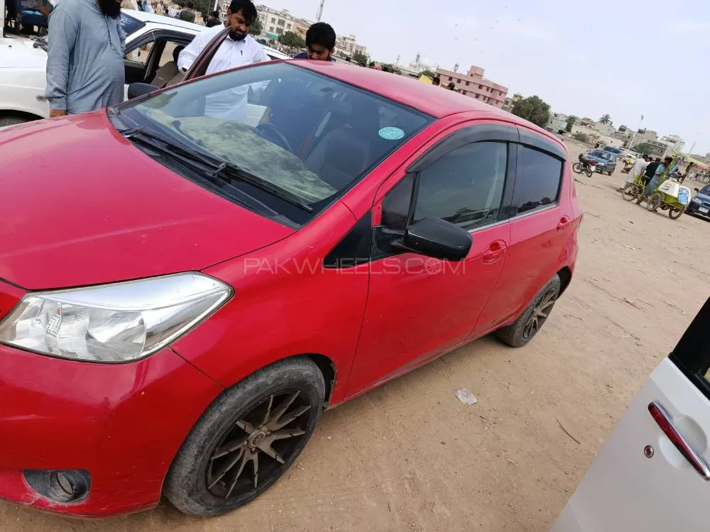 Toyota Vitz 2012 for Sale in Karachi Image-1
