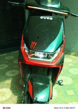 Evee Gen-Z 2025
