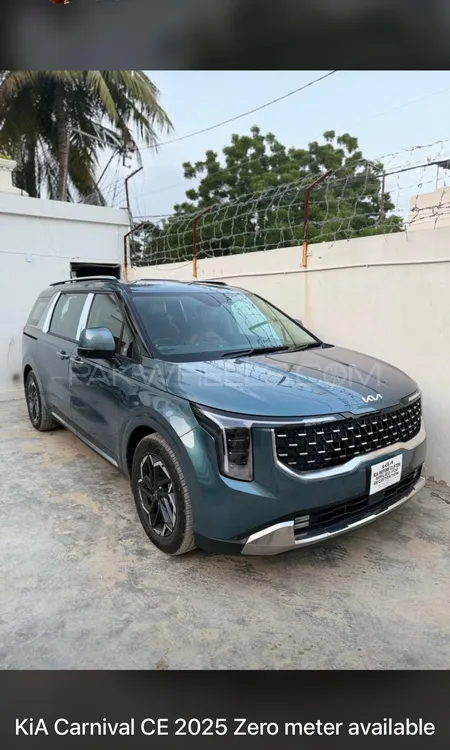 KIA Carnival 2025 for Sale in Karachi Image-1