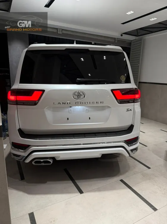 Toyota Land Cruiser 2022 for Sale in Karachi Toyota Land Cruiser 2022 for Sale in Karachi Image-14
