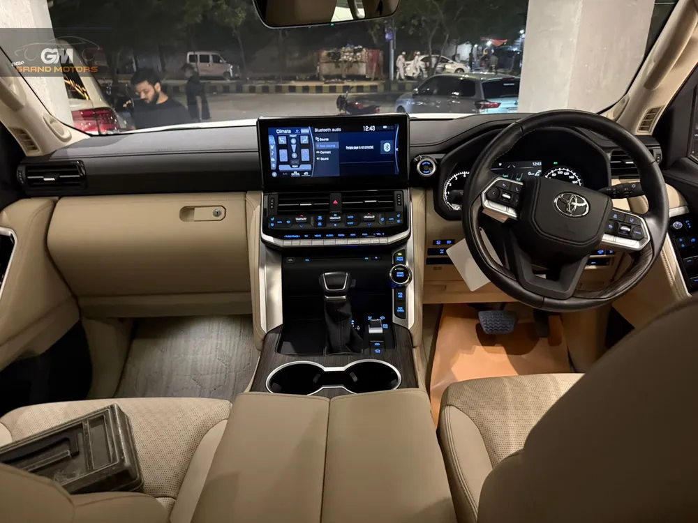 Toyota Land Cruiser 2022 for Sale in Karachi Toyota Land Cruiser 2022 for Sale in Karachi Image-6