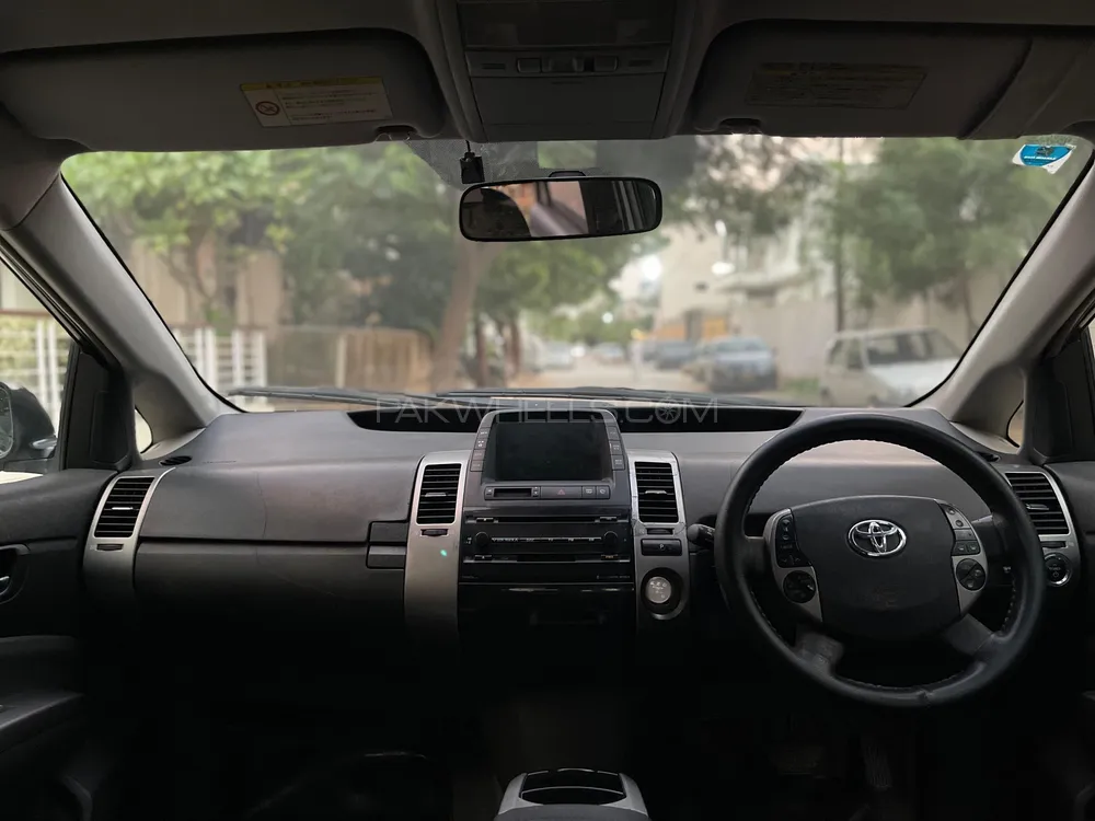 Toyota Prius 2011 for Sale in Karachi Image-1