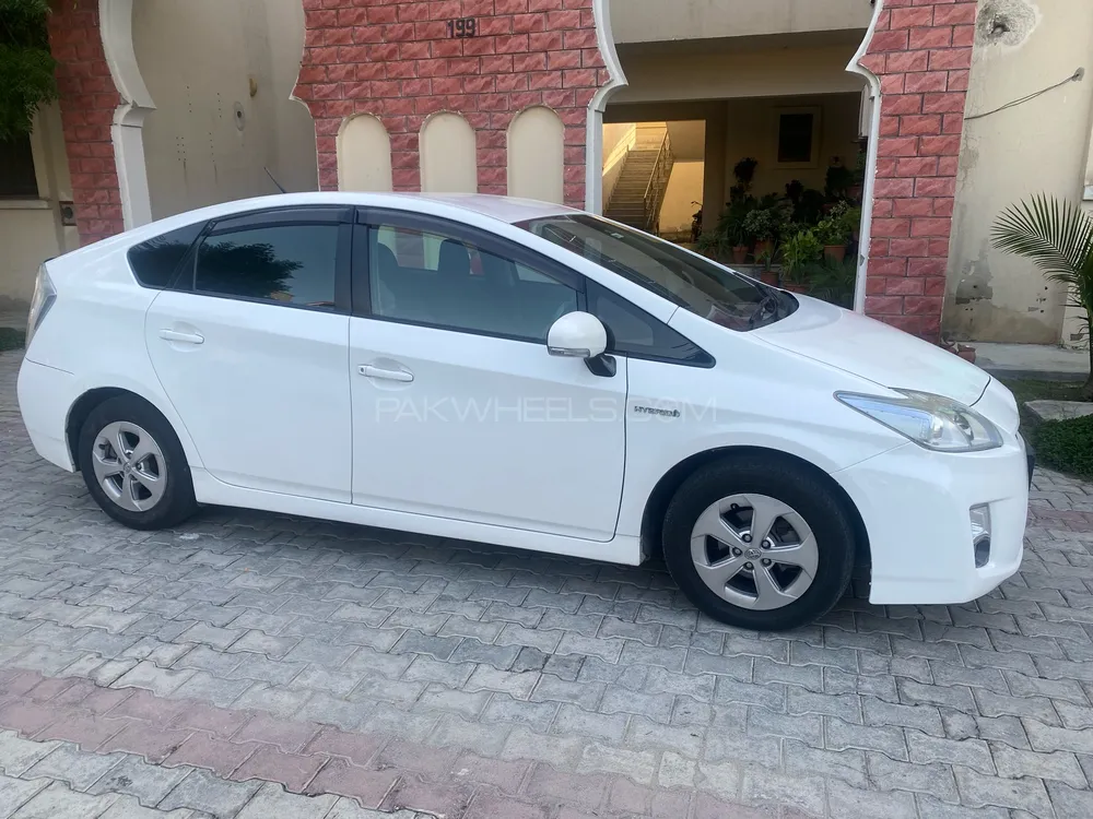 Toyota Prius 2011 for Sale in Peshawar Image-1