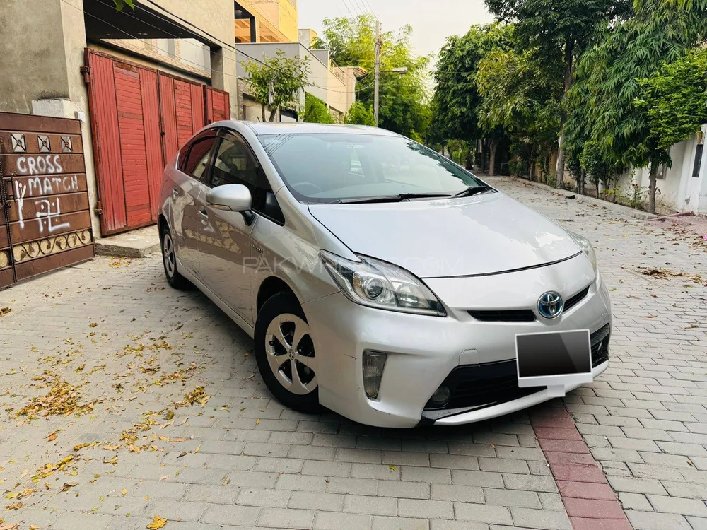 Toyota Prius 2013 for Sale in Lahore Image-1
