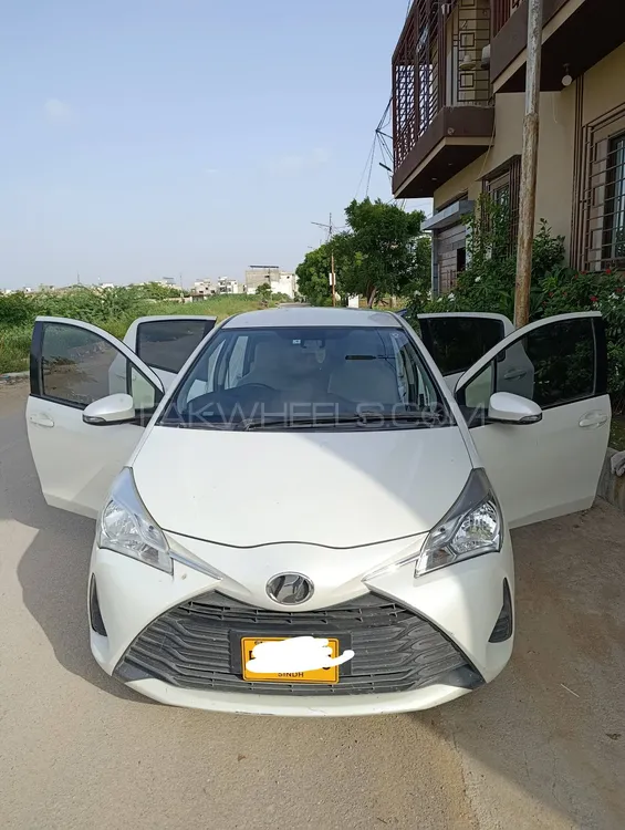 Toyota Vitz 2017 for Sale in Karachi Image-1