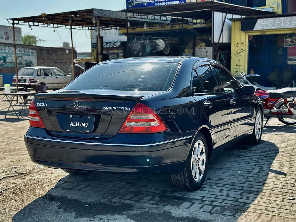 Mercedes Benz C Class 2003 for Sale in Dina Image-1
