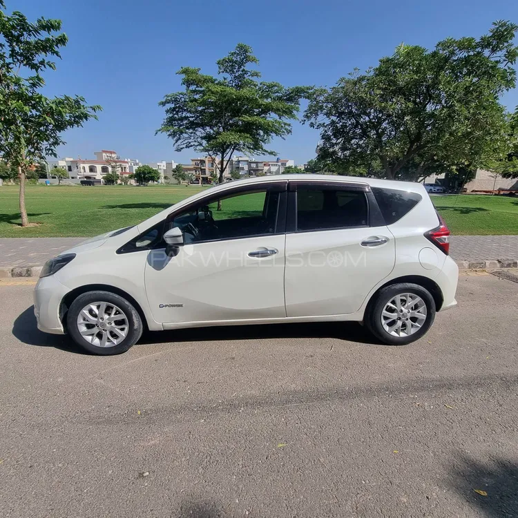 Nissan Note 2017 for Sale in Lahore Image-1